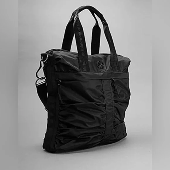 Lululemon Fast in Flight Gym/Travel Bag - Picture 2 of 15